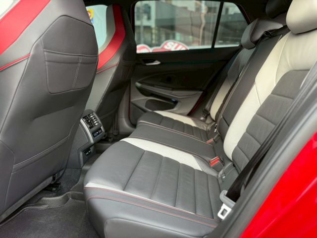 HUD抬頭顯示器 HK音響 LED頭燈 空力套件 全景天窗 方向盤快控鍵 換檔撥片 恆溫空調 雙前座跑車座椅 雙前座冷熱  第9張相片