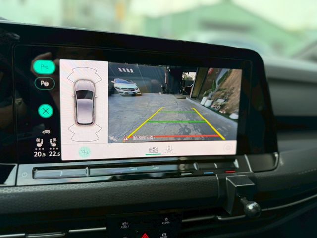 HUD抬頭顯示器 HK音響 LED頭燈 空力套件 全景天窗 方向盤快控鍵 換檔撥片 恆溫空調 雙前座跑車座椅 雙前座冷熱  第15張相片