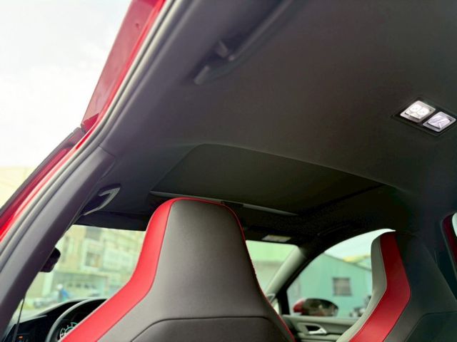 HUD抬頭顯示器 HK音響 LED頭燈 空力套件 全景天窗 方向盤快控鍵 換檔撥片 恆溫空調 雙前座跑車座椅 雙前座冷熱  第19張相片