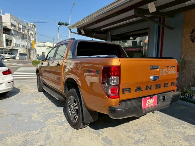 里程保證、ACC跟車、免鑰匙系統、車側踏板、恆溫系統、多功能影音主機、倒車影像、定速系統、LED頭燈、免鑰匙啟動車門鎖、  第4張相片