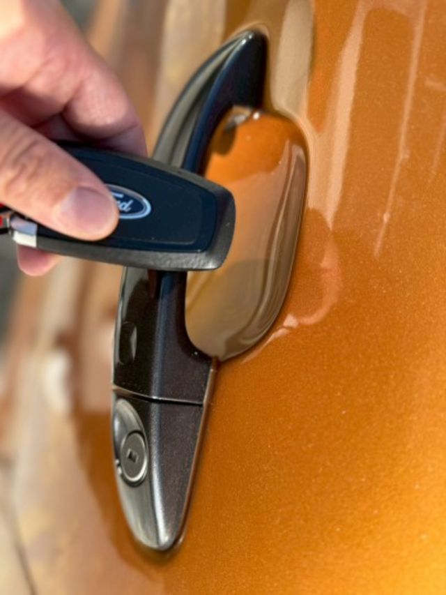 里程保證、ACC跟車、免鑰匙系統、車側踏板、恆溫系統、多功能影音主機、倒車影像、定速系統、LED頭燈、免鑰匙啟動車門鎖、  第16張相片