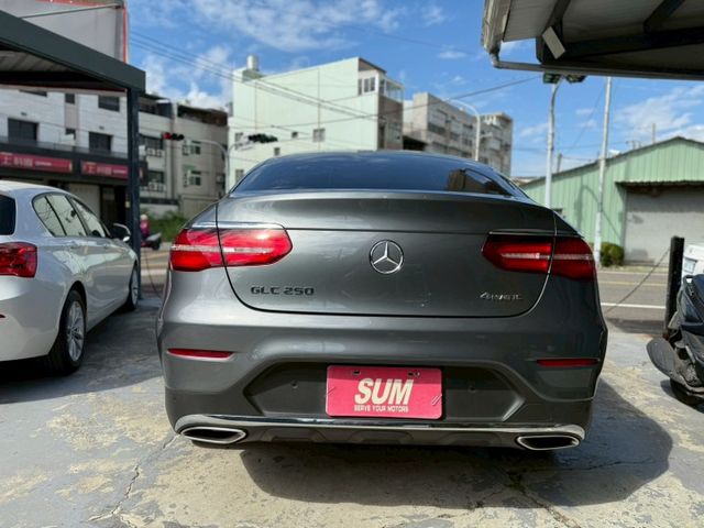 原版件、原廠保養紀錄、AMG套件、柏林之音、CarPlay 、LED頭燈360度環景、天窗、盲點偵測、方向盤快控鍵  第5張相片