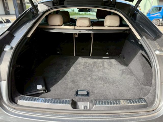 原版件、原廠保養紀錄、AMG套件、柏林之音、CarPlay 、LED頭燈360度環景、天窗、盲點偵測、方向盤快控鍵  第7張相片