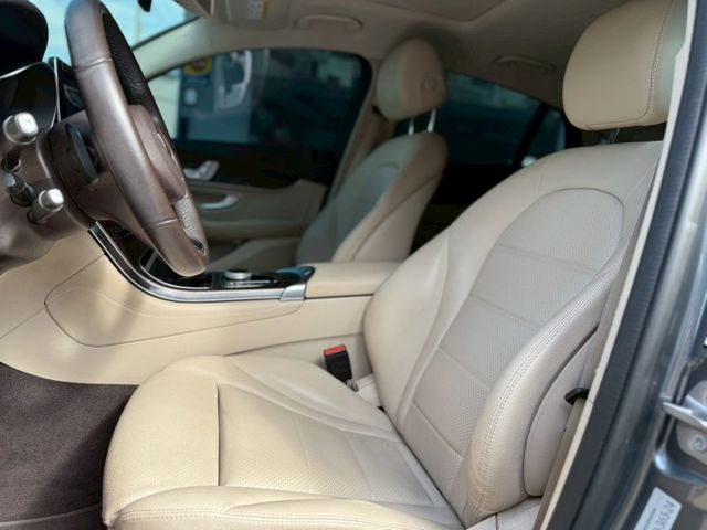 原版件、原廠保養紀錄、AMG套件、柏林之音、CarPlay 、LED頭燈360度環景、天窗、盲點偵測、方向盤快控鍵  第9張相片