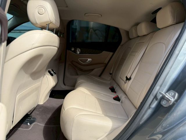 原版件、原廠保養紀錄、AMG套件、柏林之音、CarPlay 、LED頭燈360度環景、天窗、盲點偵測、方向盤快控鍵  第10張相片