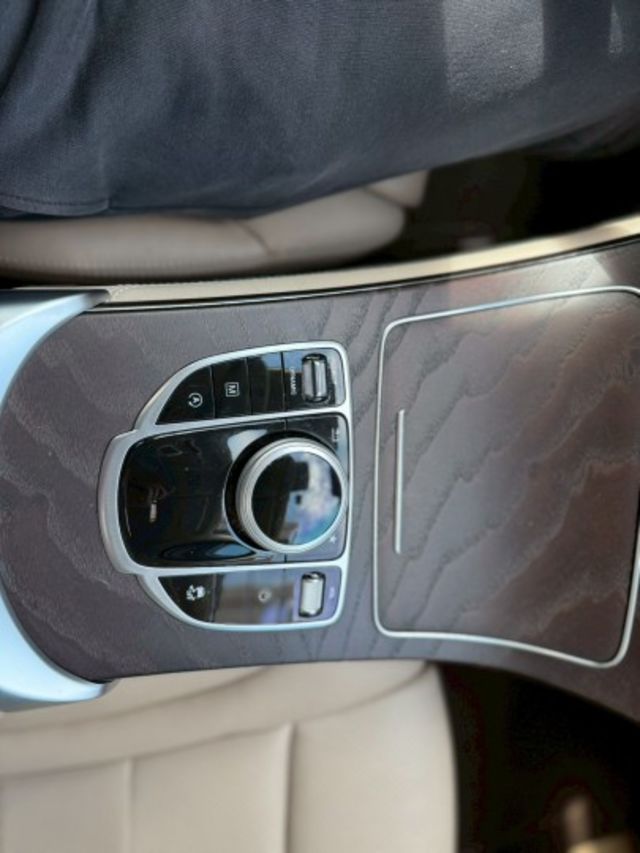 原版件、原廠保養紀錄、AMG套件、柏林之音、CarPlay 、LED頭燈360度環景、天窗、盲點偵測、方向盤快控鍵  第16張相片