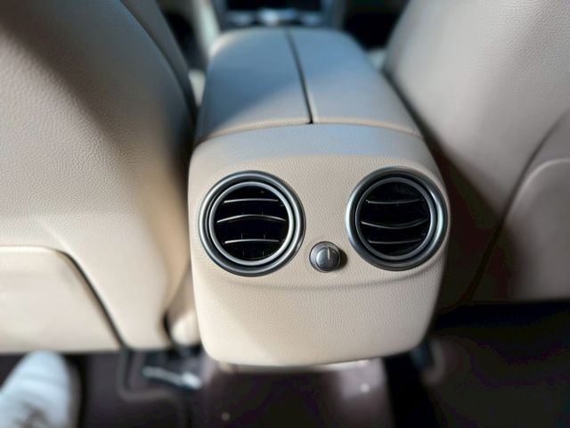 原版件、原廠保養紀錄、AMG套件、柏林之音、CarPlay 、LED頭燈360度環景、天窗、盲點偵測、方向盤快控鍵  第17張相片