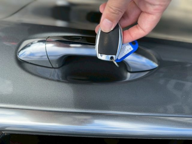 原版件、原廠保養紀錄、AMG套件、柏林之音、CarPlay 、LED頭燈360度環景、天窗、盲點偵測、方向盤快控鍵  第18張相片