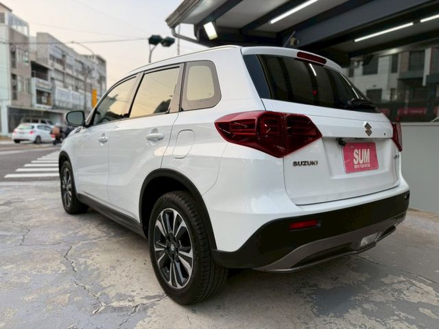 免鑰匙系統、電動尾門、盲點偵測、ACC跟車系統、倒車影像，行車記錄器、主動安全預防系統、車道偏移系統  第3張相片