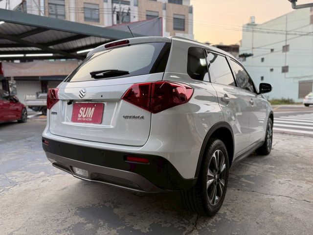 免鑰匙系統、電動尾門、盲點偵測、ACC跟車系統、倒車影像，行車記錄器、主動安全預防系統、車道偏移系統  第5張相片