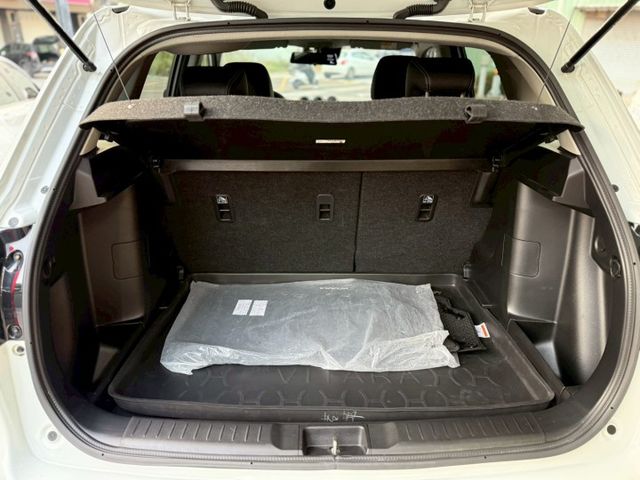 免鑰匙系統、電動尾門、盲點偵測、ACC跟車系統、倒車影像，行車記錄器、主動安全預防系統、車道偏移系統  第6張相片