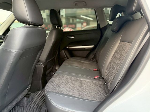 免鑰匙系統、電動尾門、盲點偵測、ACC跟車系統、倒車影像，行車記錄器、主動安全預防系統、車道偏移系統  第8張相片