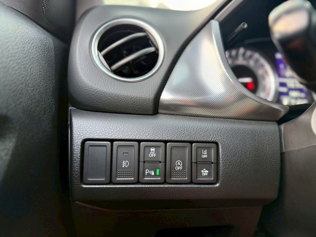 免鑰匙系統、電動尾門、盲點偵測、ACC跟車系統、倒車影像，行車記錄器、主動安全預防系統、車道偏移系統  第9張相片