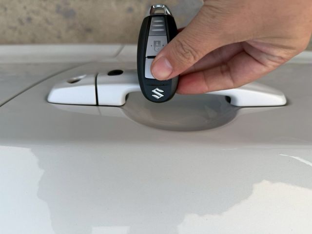 免鑰匙系統、電動尾門、盲點偵測、ACC跟車系統、倒車影像，行車記錄器、主動安全預防系統、車道偏移系統  第15張相片