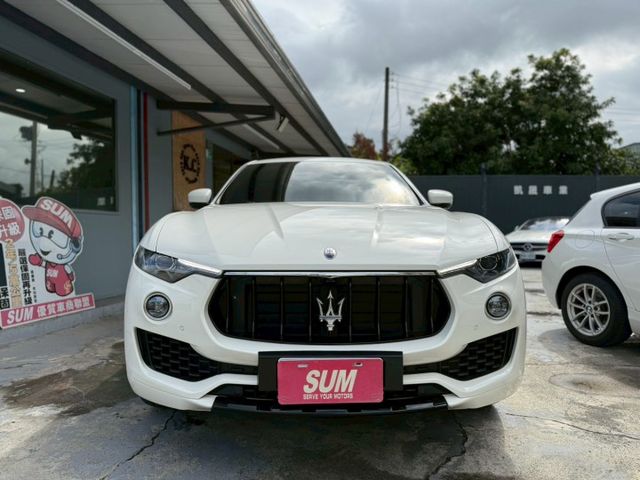 LED頭燈、全景天窗、盲點偵測、電動尾門、方向盤快控鍵、換檔撥片、恆溫空調、分區溫控、雙前座跑車座椅、前電動記憶座椅、定  第2張相片