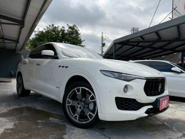 LED頭燈、全景天窗、盲點偵測、電動尾門、方向盤快控鍵、換檔撥片、恆溫空調、分區溫控、雙前座跑車座椅、前電動記憶座椅、定  第3張相片