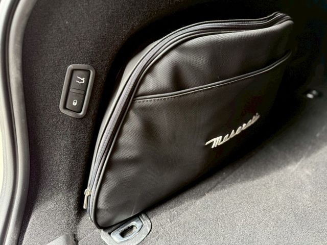 LED頭燈、全景天窗、盲點偵測、電動尾門、方向盤快控鍵、換檔撥片、恆溫空調、分區溫控、雙前座跑車座椅、前電動記憶座椅、定  第8張相片