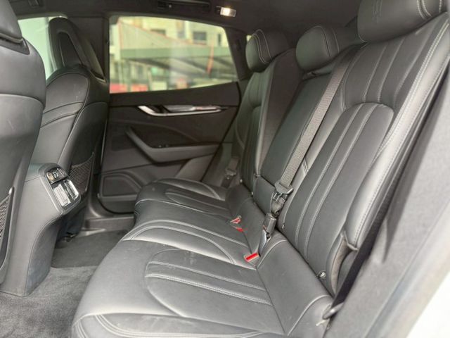 LED頭燈、全景天窗、盲點偵測、電動尾門、方向盤快控鍵、換檔撥片、恆溫空調、分區溫控、雙前座跑車座椅、前電動記憶座椅、定  第10張相片