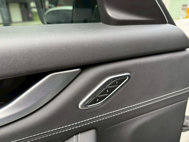 LED頭燈、全景天窗、盲點偵測、電動尾門、方向盤快控鍵、換檔撥片、恆溫空調、分區溫控、雙前座跑車座椅、前電動記憶座椅、定  第11張相片