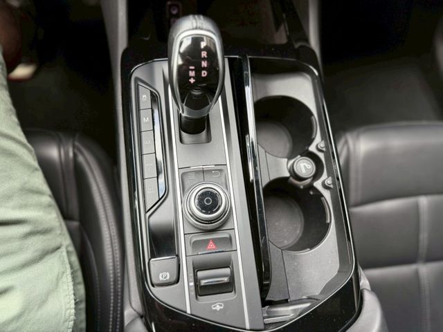 LED頭燈、全景天窗、盲點偵測、電動尾門、方向盤快控鍵、換檔撥片、恆溫空調、分區溫控、雙前座跑車座椅、前電動記憶座椅、定  第15張相片