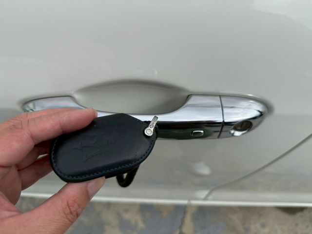 LED頭燈、全景天窗、盲點偵測、電動尾門、方向盤快控鍵、換檔撥片、恆溫空調、分區溫控、雙前座跑車座椅、前電動記憶座椅、定  第18張相片