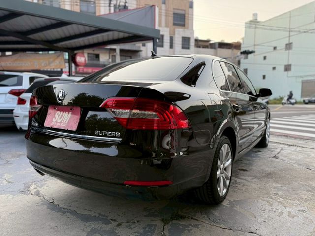 一手車、恆溫、行車記錄器、電動記憶座椅、後座出風口、主動安全預防系統、ISOFIX兒童安全椅固定、兒童安全鎖、第三方認證  第6張相片