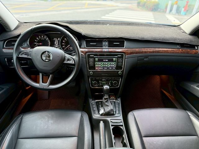 一手車、恆溫、行車記錄器、電動記憶座椅、後座出風口、主動安全預防系統、ISOFIX兒童安全椅固定、兒童安全鎖、第三方認證  第11張相片