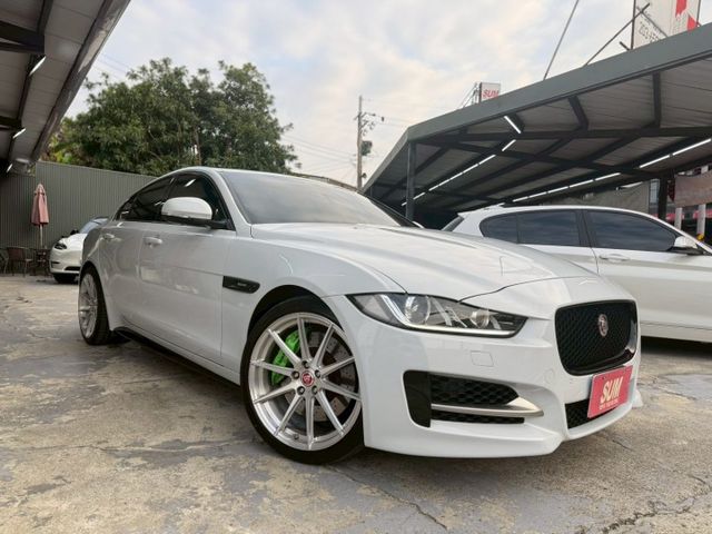 19寸跑圈、Brembo卡鉗組、後卡夢下導流、卡夢方向盤、VVS排氣管（含電子閥門） R-SPORT套件、駕駛模式選擇  第3張相片