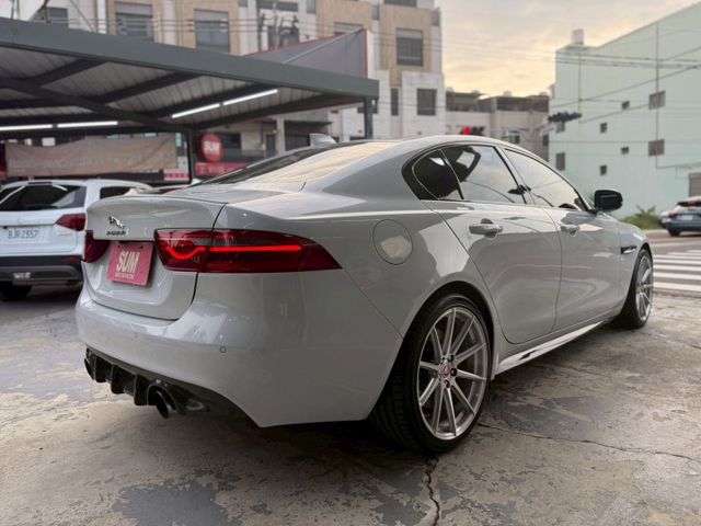 19寸跑圈、Brembo卡鉗組、後卡夢下導流、卡夢方向盤、VVS排氣管（含電子閥門） R-SPORT套件、駕駛模式選擇  第6張相片