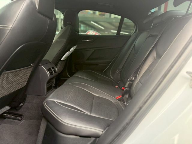 19寸跑圈、Brembo卡鉗組、後卡夢下導流、卡夢方向盤、VVS排氣管（含電子閥門） R-SPORT套件、駕駛模式選擇  第10張相片