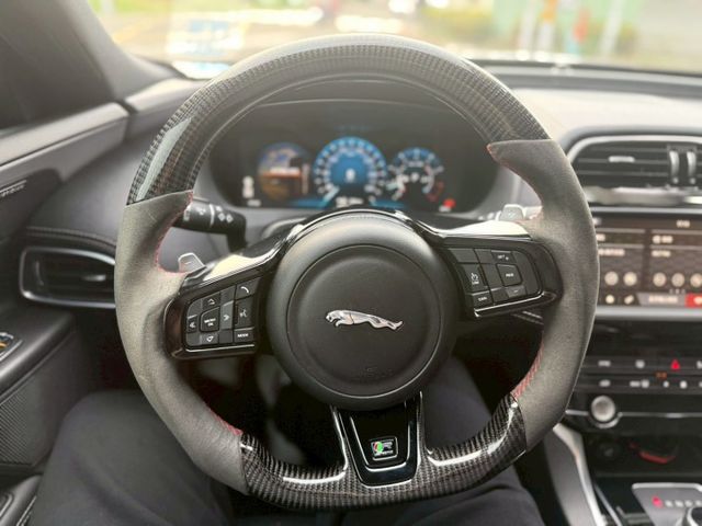 19寸跑圈、Brembo卡鉗組、後卡夢下導流、卡夢方向盤、VVS排氣管（含電子閥門） R-SPORT套件、駕駛模式選擇  第11張相片