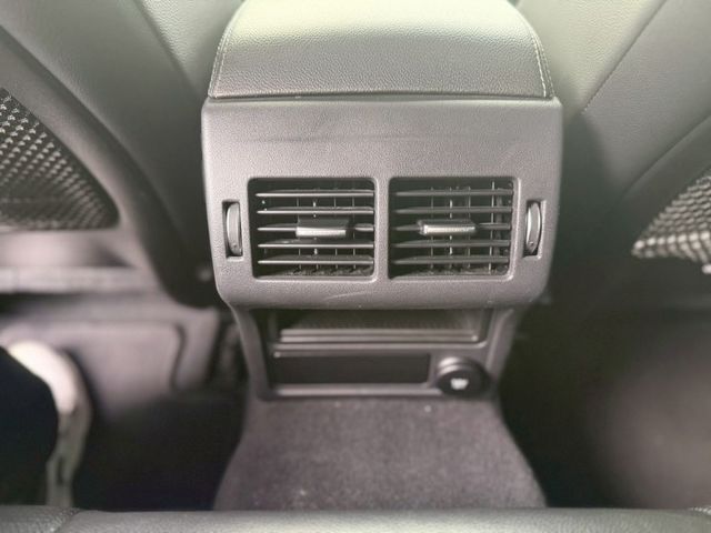 19寸跑圈、Brembo卡鉗組、後卡夢下導流、卡夢方向盤、VVS排氣管（含電子閥門） R-SPORT套件、駕駛模式選擇  第14張相片