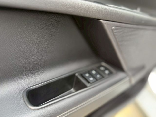 19寸跑圈、Brembo卡鉗組、後卡夢下導流、卡夢方向盤、VVS排氣管（含電子閥門） R-SPORT套件、駕駛模式選擇  第17張相片