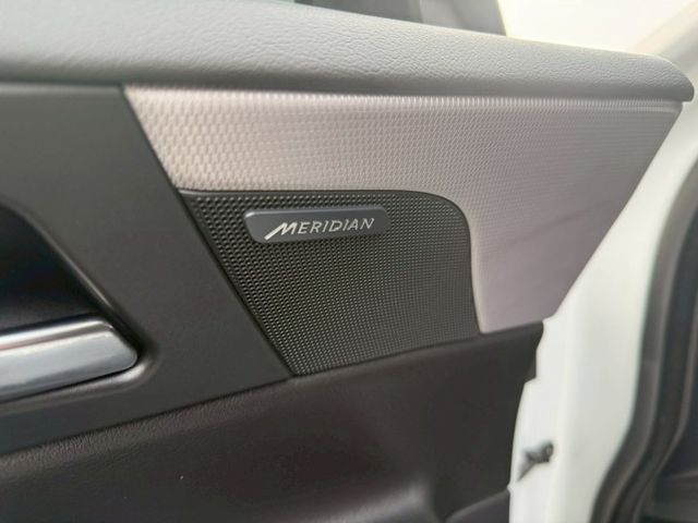 19寸跑圈、Brembo卡鉗組、後卡夢下導流、卡夢方向盤、VVS排氣管（含電子閥門） R-SPORT套件、駕駛模式選擇  第18張相片