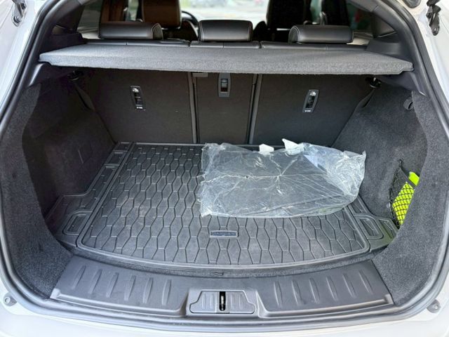 水泥灰車色、駕駛模式選擇、、車道偏離警示、ACC主動式智慧定速系統、胎壓偵測、ISO-FIX、盲點偵測、倒車雷達  第7張相片