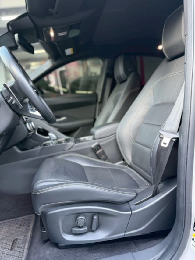 水泥灰車色、駕駛模式選擇、、車道偏離警示、ACC主動式智慧定速系統、胎壓偵測、ISO-FIX、盲點偵測、倒車雷達  第9張相片