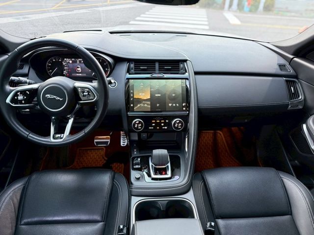 水泥灰車色、駕駛模式選擇、、車道偏離警示、ACC主動式智慧定速系統、胎壓偵測、ISO-FIX、盲點偵測、倒車雷達  第11張相片