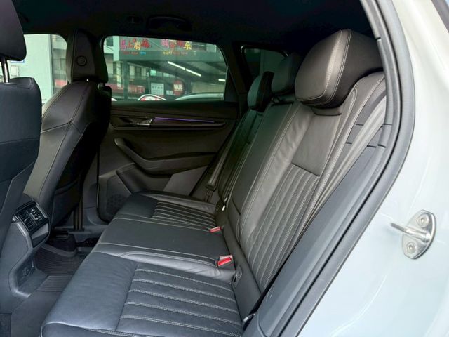 里程保證、一手車、電動記憶座椅、ACC跟車系統、CarPlay、環景系統、免鑰匙系統、盲點偵測、電動尾門、恆溫、行車記錄  第11張相片