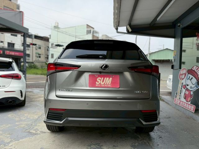 電動記憶座椅、雙前電熱椅、CarPlay、免鑰匙系統、盲點偵測、電動尾門、恆溫、行車記錄器、後座出風口、主動安全預防系統  第5張相片