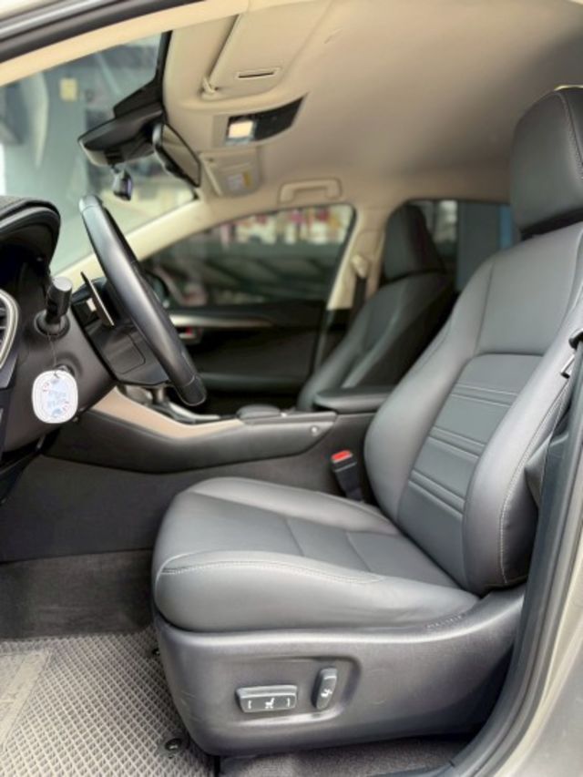 電動記憶座椅、雙前電熱椅、CarPlay、免鑰匙系統、盲點偵測、電動尾門、恆溫、行車記錄器、後座出風口、主動安全預防系統  第9張相片