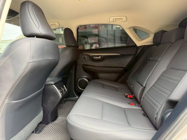 電動記憶座椅、雙前電熱椅、CarPlay、免鑰匙系統、盲點偵測、電動尾門、恆溫、行車記錄器、後座出風口、主動安全預防系統  第10張相片