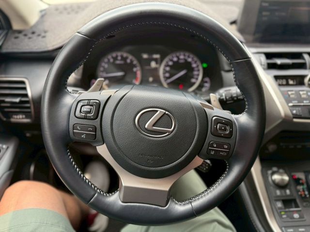 電動記憶座椅、雙前電熱椅、CarPlay、免鑰匙系統、盲點偵測、電動尾門、恆溫、行車記錄器、後座出風口、主動安全預防系統  第13張相片