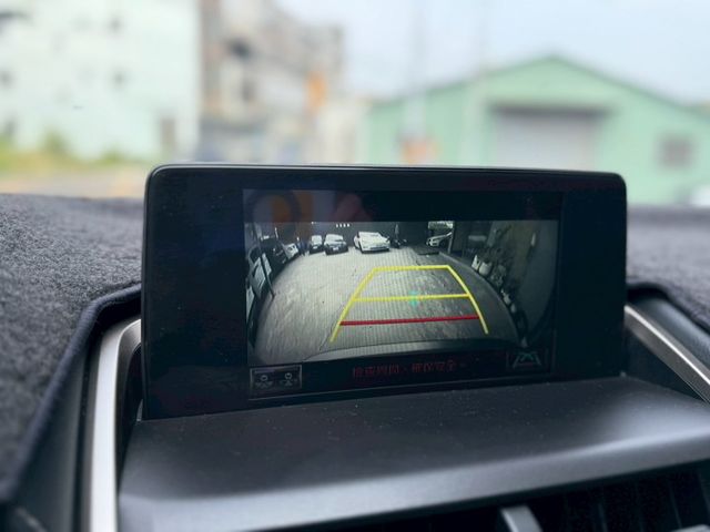 電動記憶座椅、雙前電熱椅、CarPlay、免鑰匙系統、盲點偵測、電動尾門、恆溫、行車記錄器、後座出風口、主動安全預防系統  第15張相片