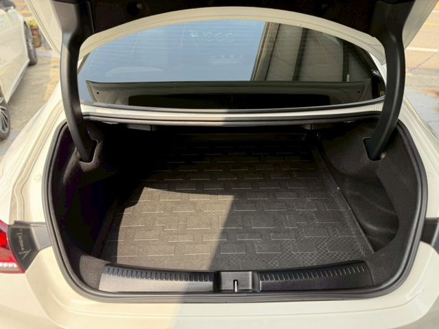 柏林之音、CarPlay、手寫版、環景系統、環艙氣氛燈、胎壓偵測、ISO-FIX、盲點偵測、倒車雷達、倒車顯影、自動停車  第7張相片