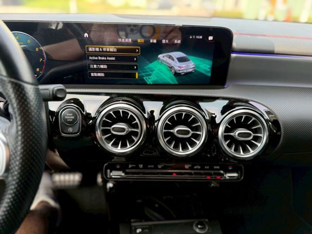 柏林之音、CarPlay、手寫版、環景系統、環艙氣氛燈、胎壓偵測、ISO-FIX、盲點偵測、倒車雷達、倒車顯影、自動停車  第12張相片