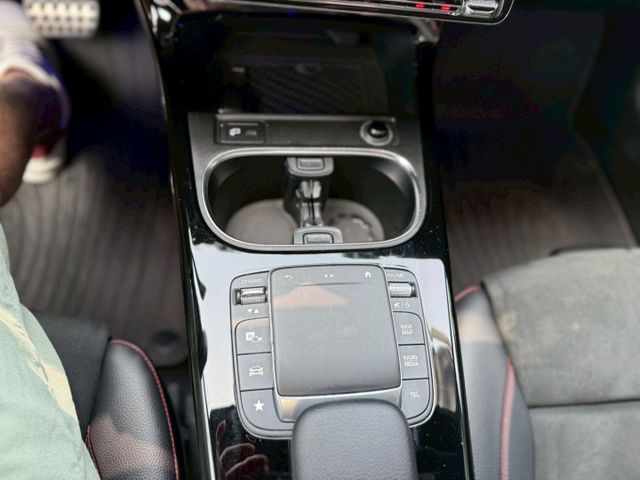 柏林之音、CarPlay、手寫版、環景系統、環艙氣氛燈、胎壓偵測、ISO-FIX、盲點偵測、倒車雷達、倒車顯影、自動停車  第13張相片