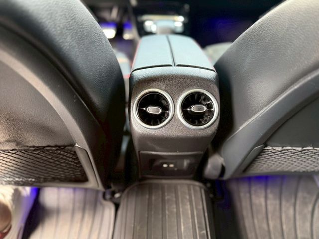 柏林之音、CarPlay、手寫版、環景系統、環艙氣氛燈、胎壓偵測、ISO-FIX、盲點偵測、倒車雷達、倒車顯影、自動停車  第14張相片