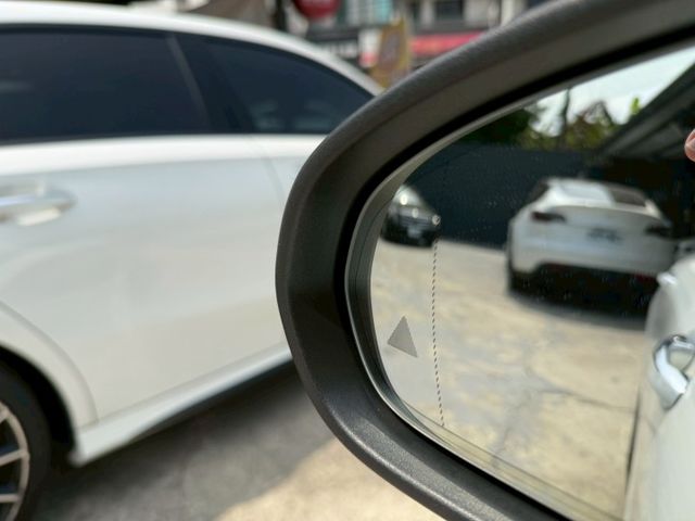 柏林之音、CarPlay、手寫版、環景系統、環艙氣氛燈、胎壓偵測、ISO-FIX、盲點偵測、倒車雷達、倒車顯影、自動停車  第17張相片