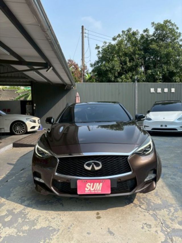 LED頭燈、全景天窗，BOSE音響、雙邊電動記憶座椅、加熱椅、免鑰匙（摸門）系統、方向盤快控鍵、換檔撥片、定速、雙區恆溫  第2張相片