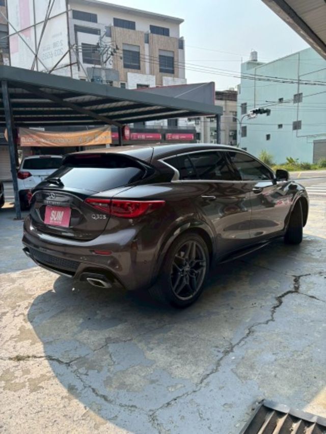 LED頭燈、全景天窗，BOSE音響、雙邊電動記憶座椅、加熱椅、免鑰匙（摸門）系統、方向盤快控鍵、換檔撥片、定速、雙區恆溫  第5張相片